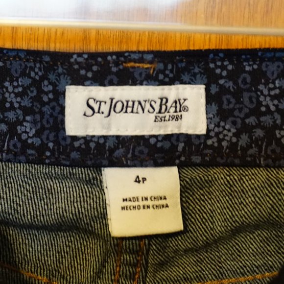 🍀 St. John's Bay Women's Jeans - Picture 2 of 3